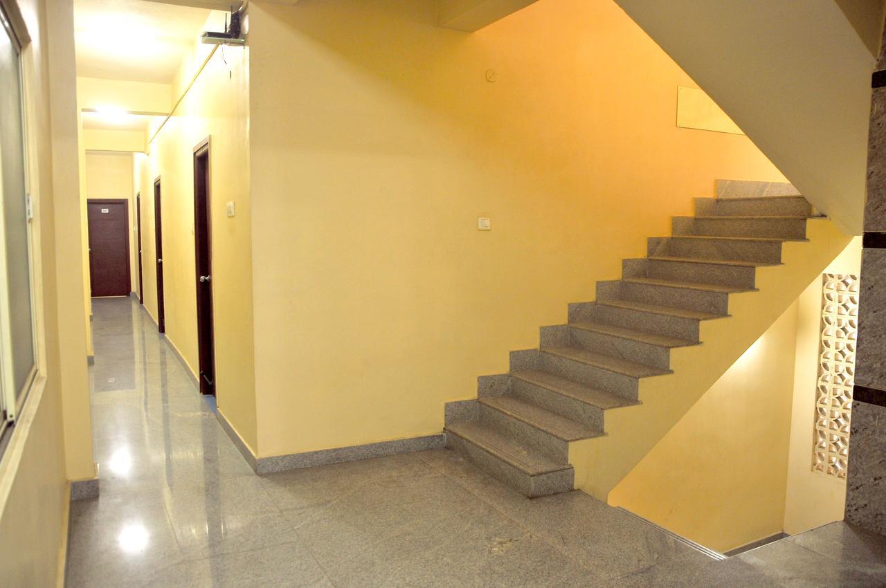 Hotel KSR Grands Tirupati Exterior foto