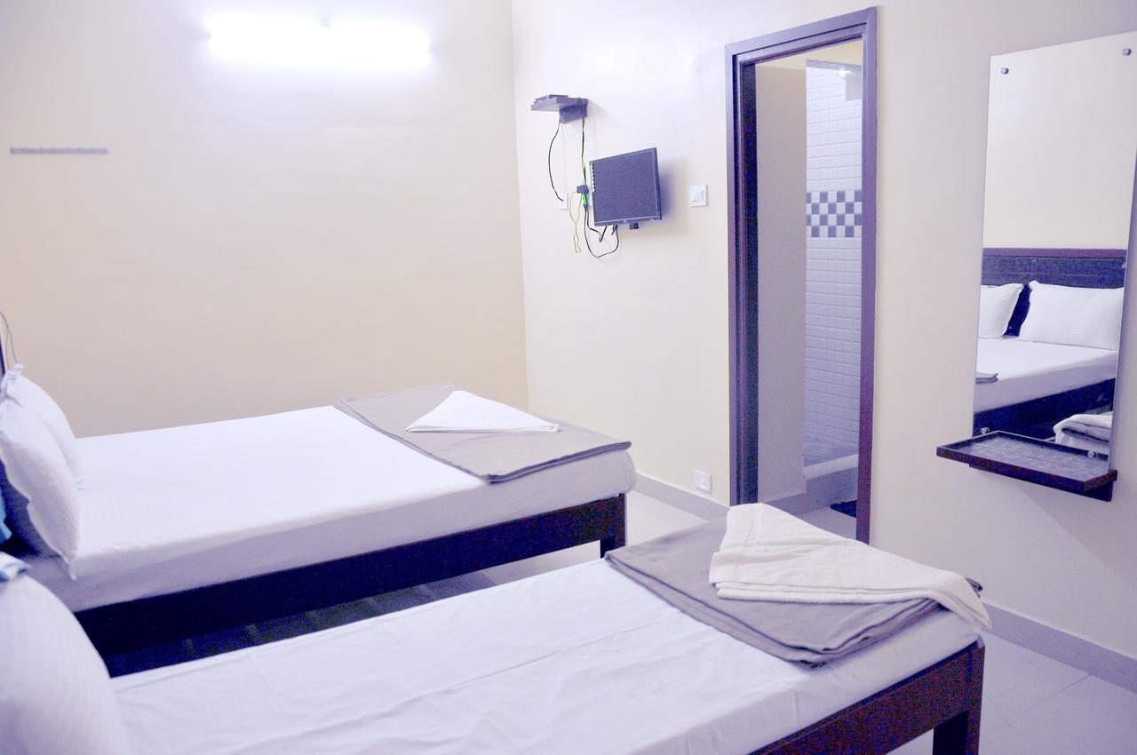 Hotel KSR Grands Tirupati Exterior foto